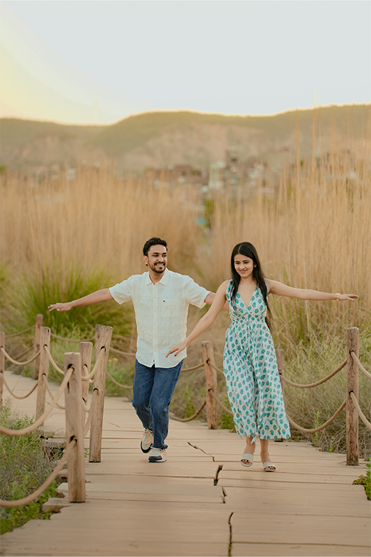 Scenic desert landscape pre-wedding shoot of couple at Kishan Bagh Dunes in Jaipur