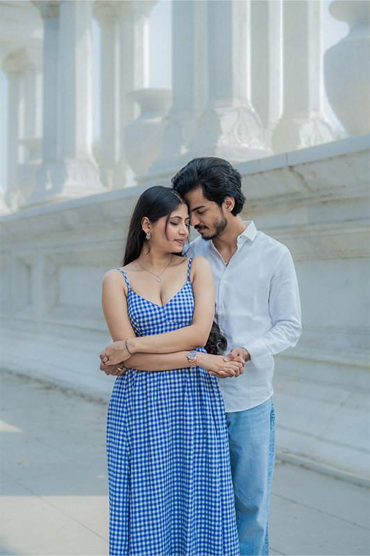 Intimate couple portrait standing inside Toran Dwar gate architecture in Jaipur
